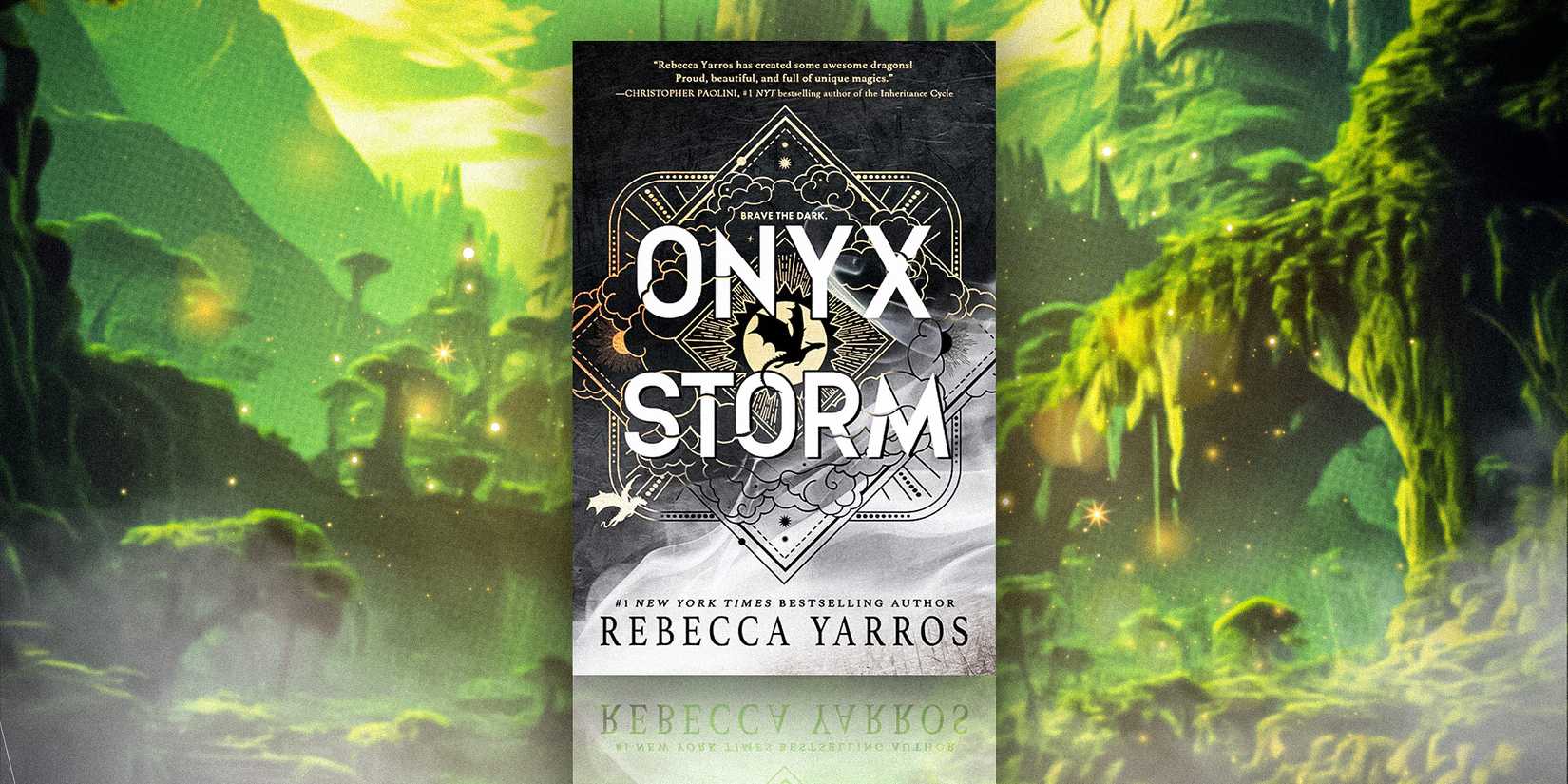 Обложка книги Onyx Storm от Rebecca Yarros и зеленый лесной фон