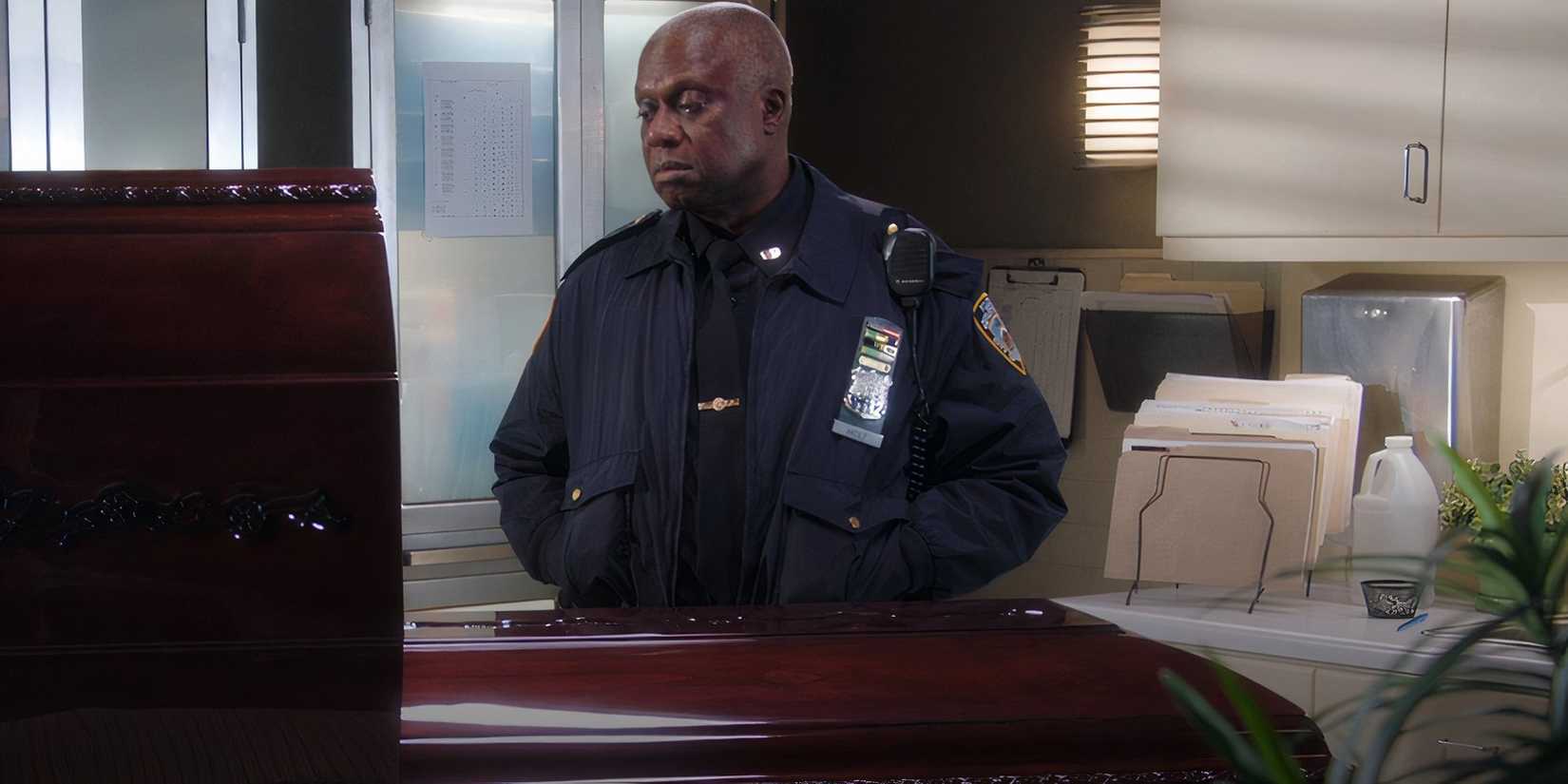 10 Brooklyn NineNine Episodes Focused On Captain Holt