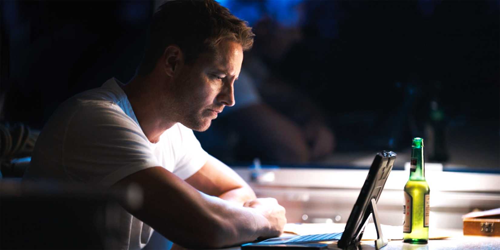 Colter Shaw at the computer in Tracker season 2