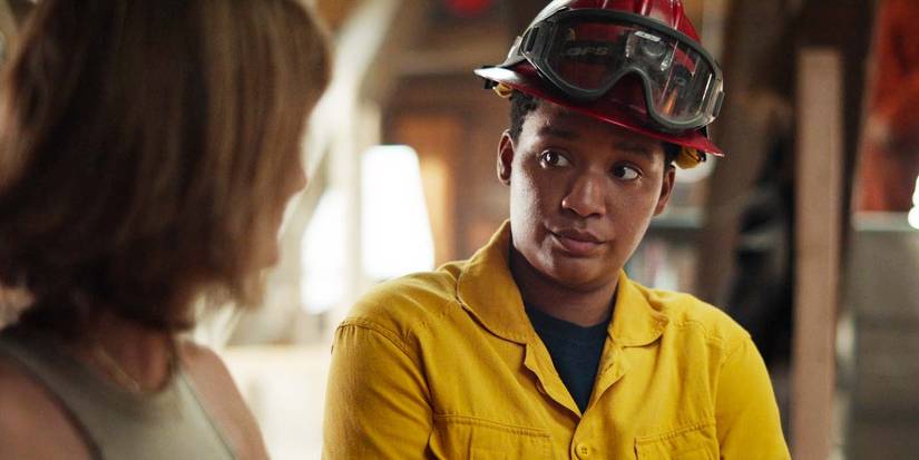 Diane Farr as Sharon Leone and Jules Latimer as Eve Edwards in Fire Country season 3, episode 3