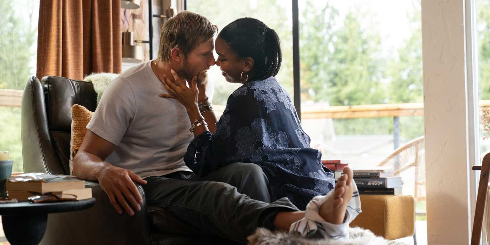 Alexander Ludwig As Ish Williams & Jessica Frances Duke As Emma In Earth Abides Season 1, Episode 2