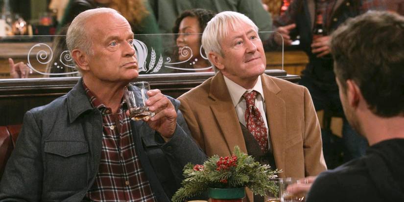 Фрэйзер (Келси Грэммер) и Эл (Николас Линдхарт) в баре в *Frasier* (2023) Сезон 2, Эпизод 10