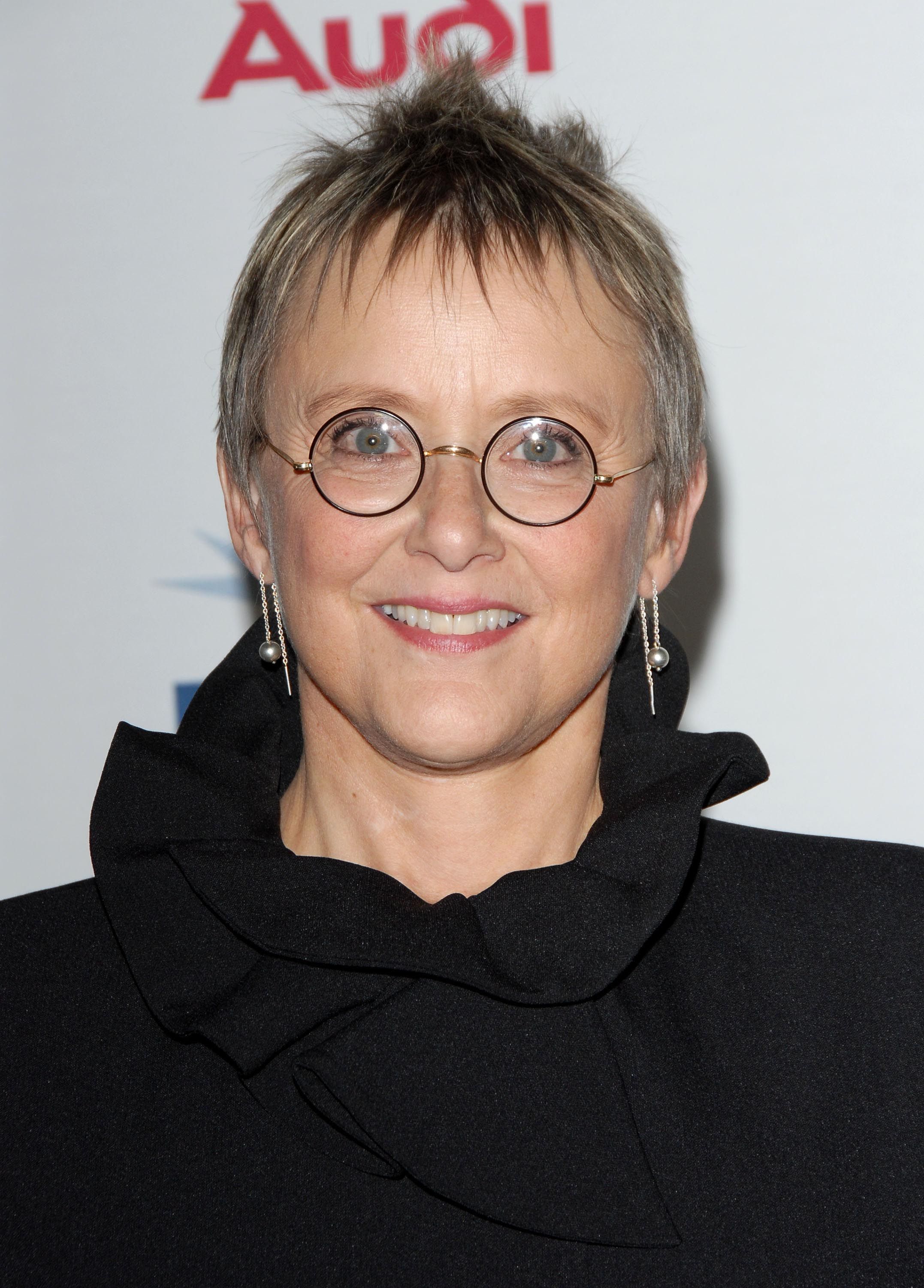 Headshot oF Mary Beth Hurt
