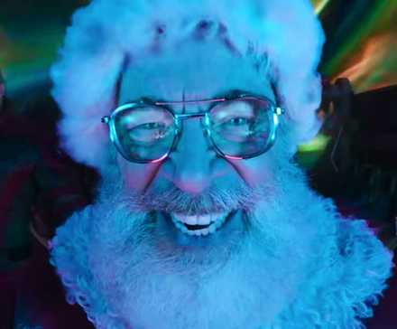 Дж.К. Симмонс в роли Санты Клауса в "Red One", крупный план