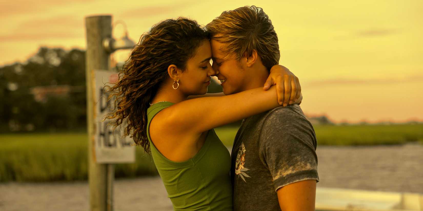 kiara and jj embracing in outer banks season 4 episode 1