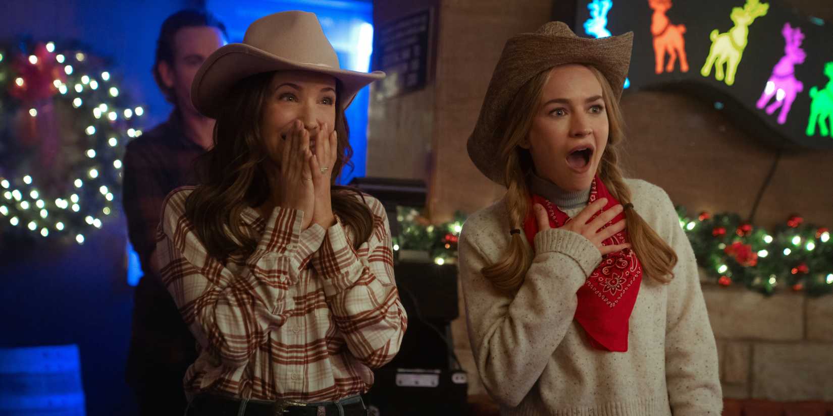 Мари и Эшли выглядят шокированными в The Merry Gentlemen