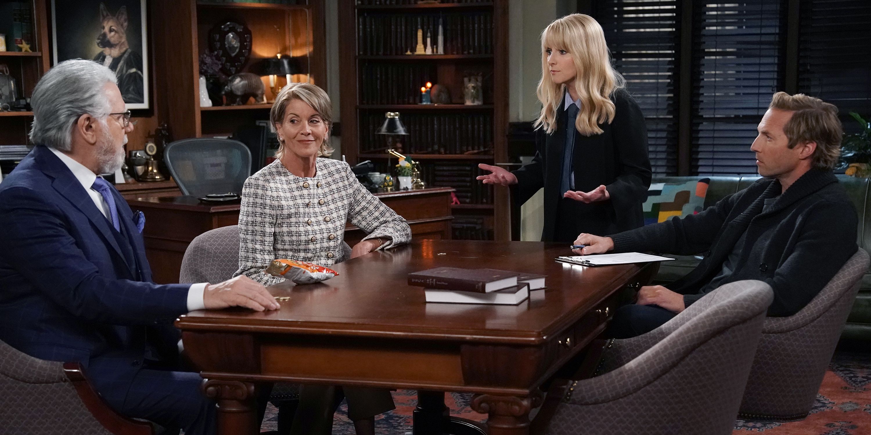 Las estrellas de Night Court, Melissa Rauch y Lacretta, hablan sobre más reuniones de Big Bang Theory y la salida del personaje principal de la temporada 3