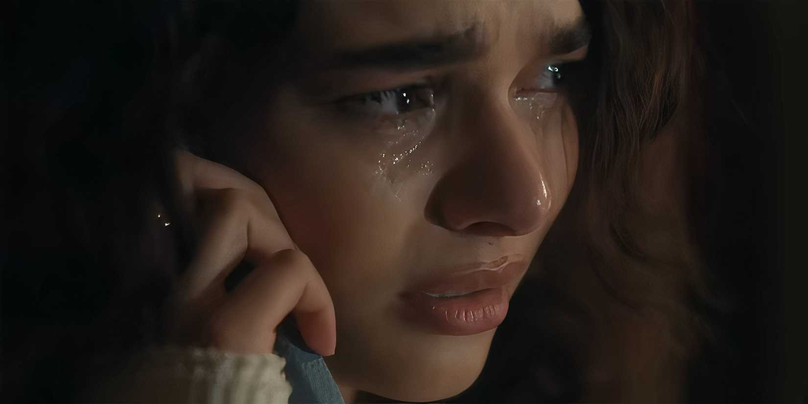 Paulina Chávez as Ariana crying while on the phone in Landman