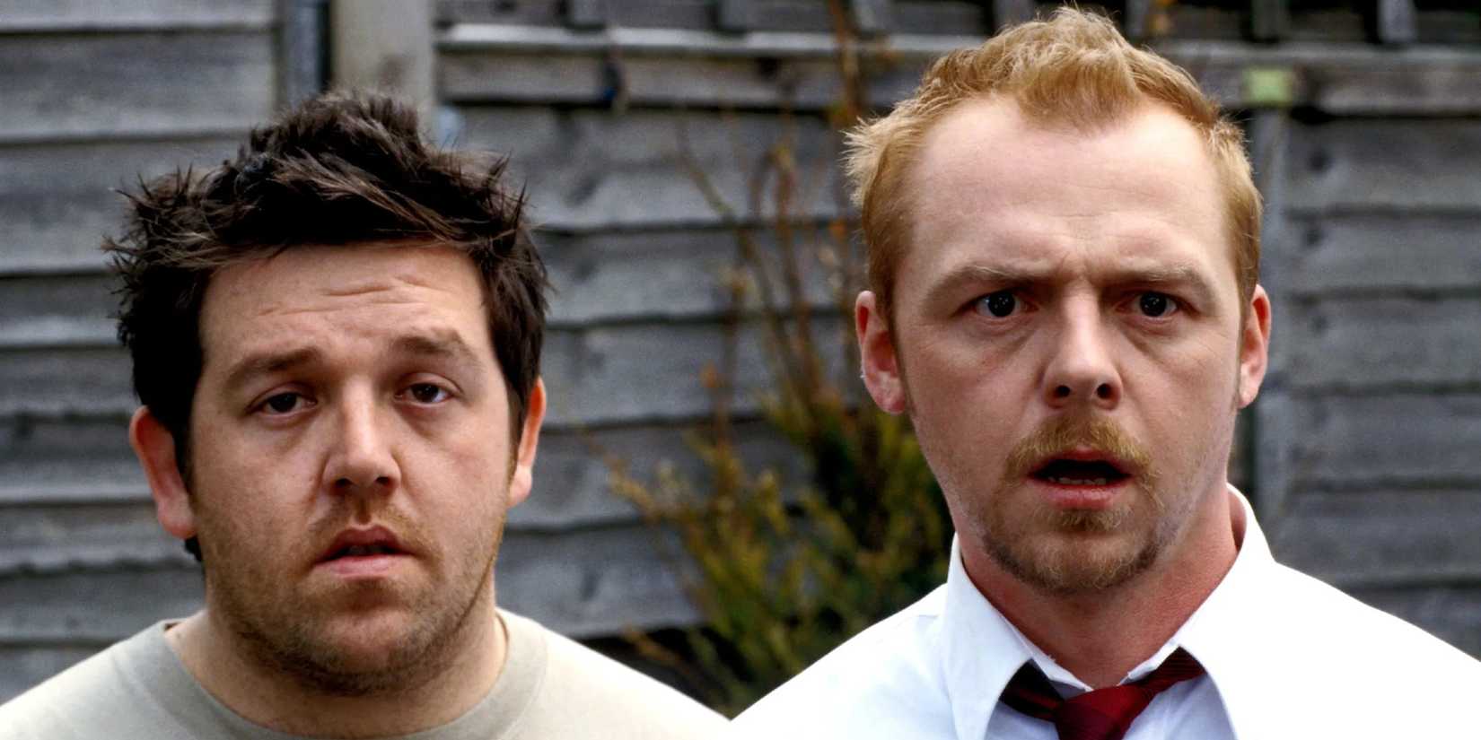 Shaun (Simon Pegg) and Ed (Nick Frost) stare dumbfounded off-screen in Shaun of the ᴅᴇᴀᴅ (2004).