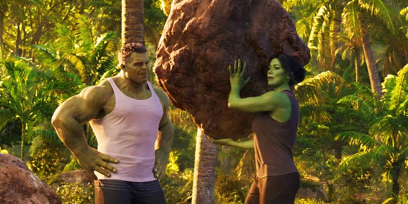 Smart Hulk observando Mulher-Hulk arremessar uma pedra em Mulher-Hulk: Defensora de Heróis