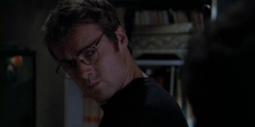 Michael Shanks as Daniel Shanks looking over his shoulder in Stargate SG1