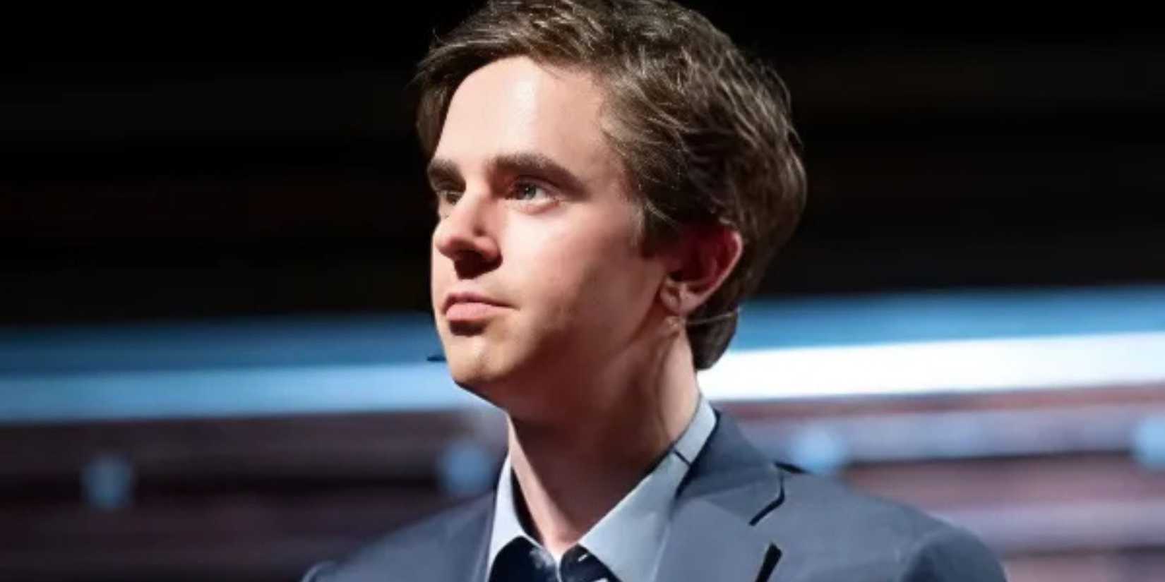 Shaun em pose confiante em The Good Doctor
