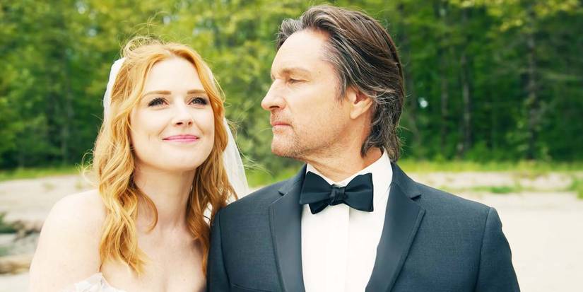 Alexandra Breckenridge as Mel and Martin Henderson as Jack in Virgin River season 6, episode 10