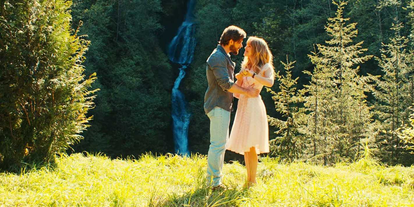 Callum Kerr as Everett and Jessica Rothe as Sarah in Virgin River season 6