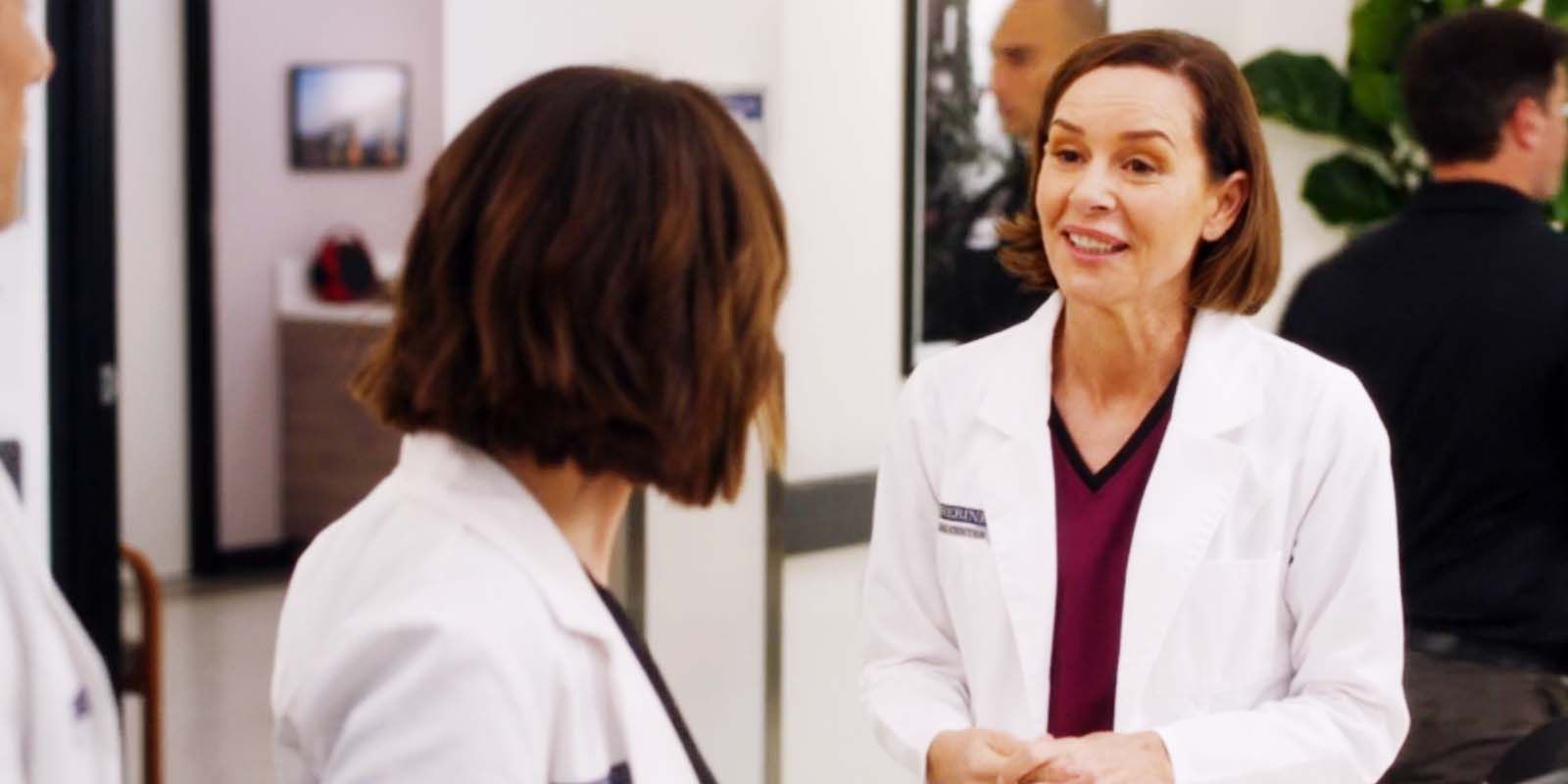 Caterina Scorsone as Amelia Shepherd and Embeth Davidtz as Nancy Shepherd in Grey's Anatomy season 15, episode 21