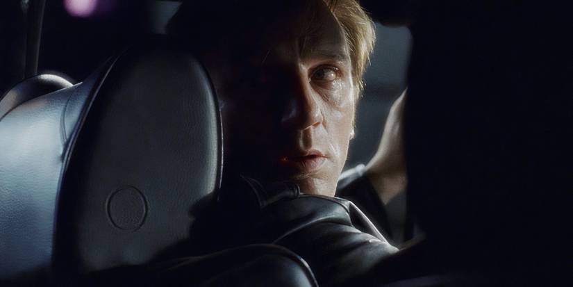 Daniel Craig as Steve looking worried behind the wheel of a car in Munich