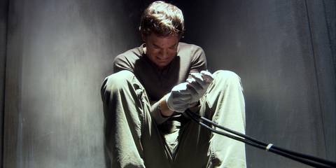 Dexter Morgan (Michael C. Hall) weeping while holding a switch in Dexter season 1, episode 12