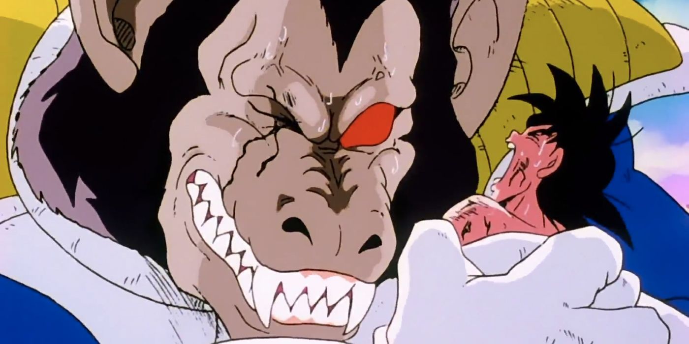 Great Ape Vegeta che schiaccia Goku con le mani nude.