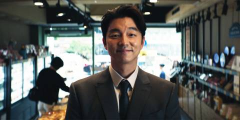 Gong Yoo smiling in Squid Game season 2 as The Recruiter