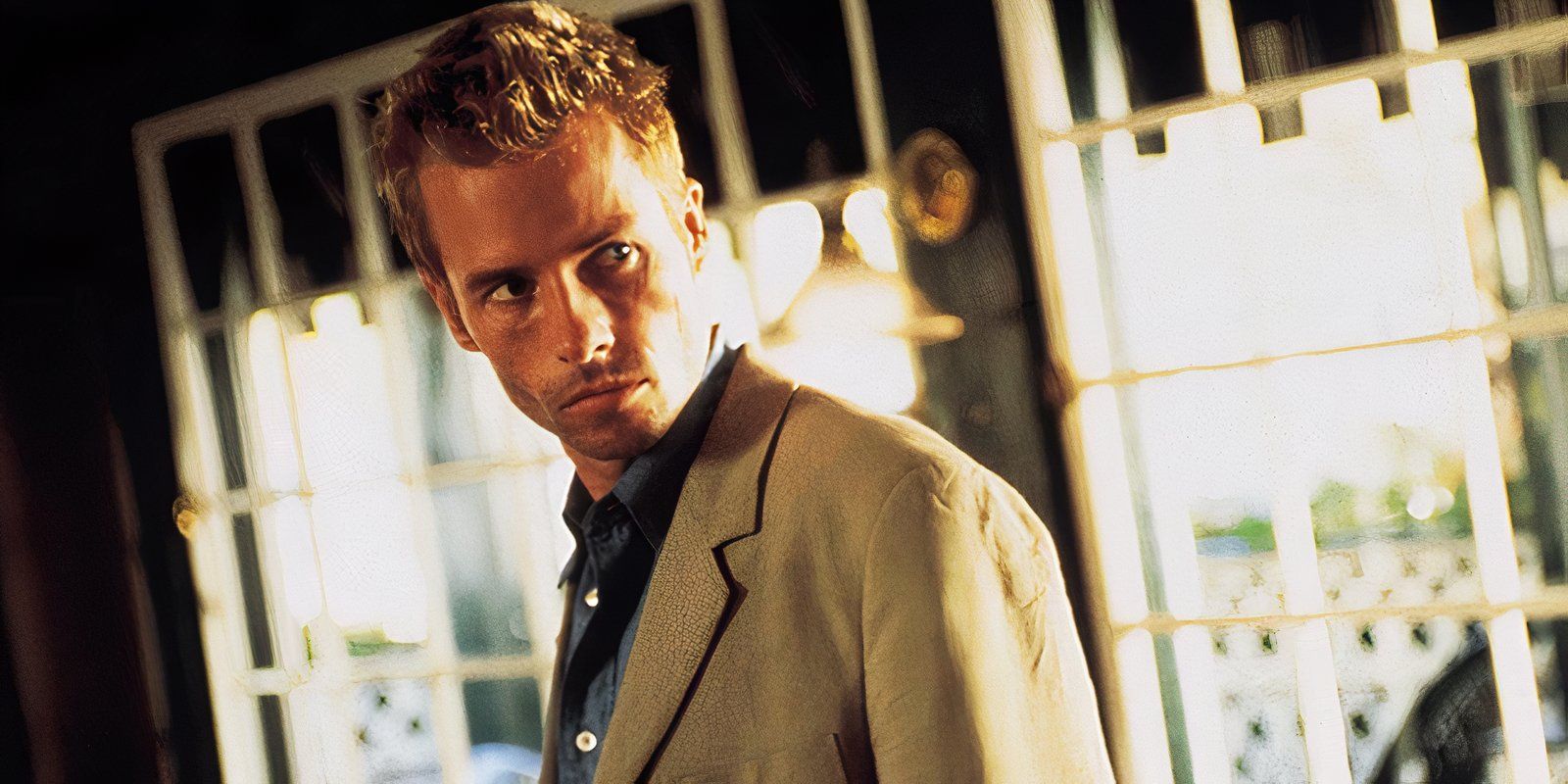 Guy Pearce nei panni di Leonard in Memento