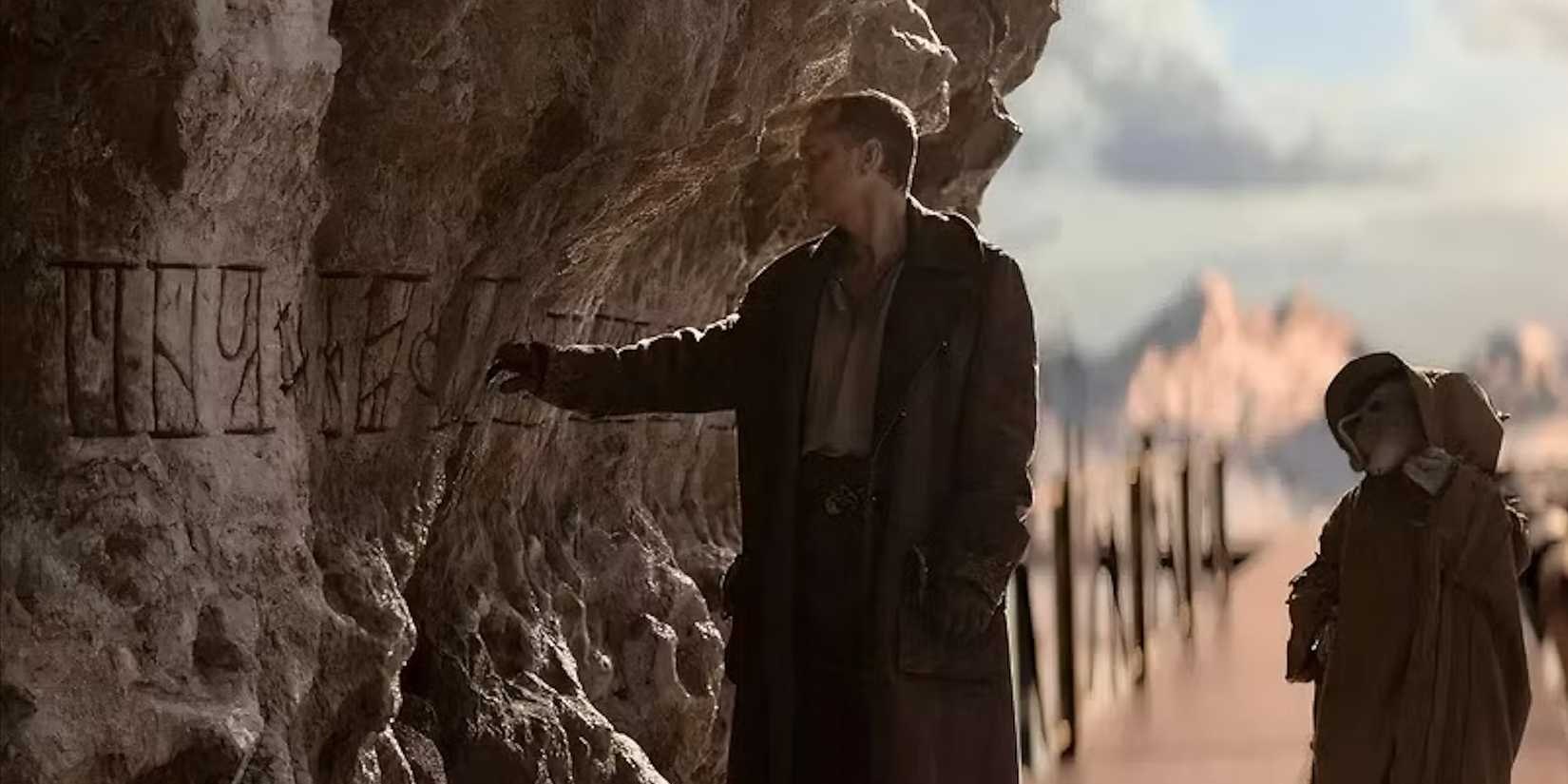 Jod Na Nawood looking at Sith Runes in Skeleton Crew