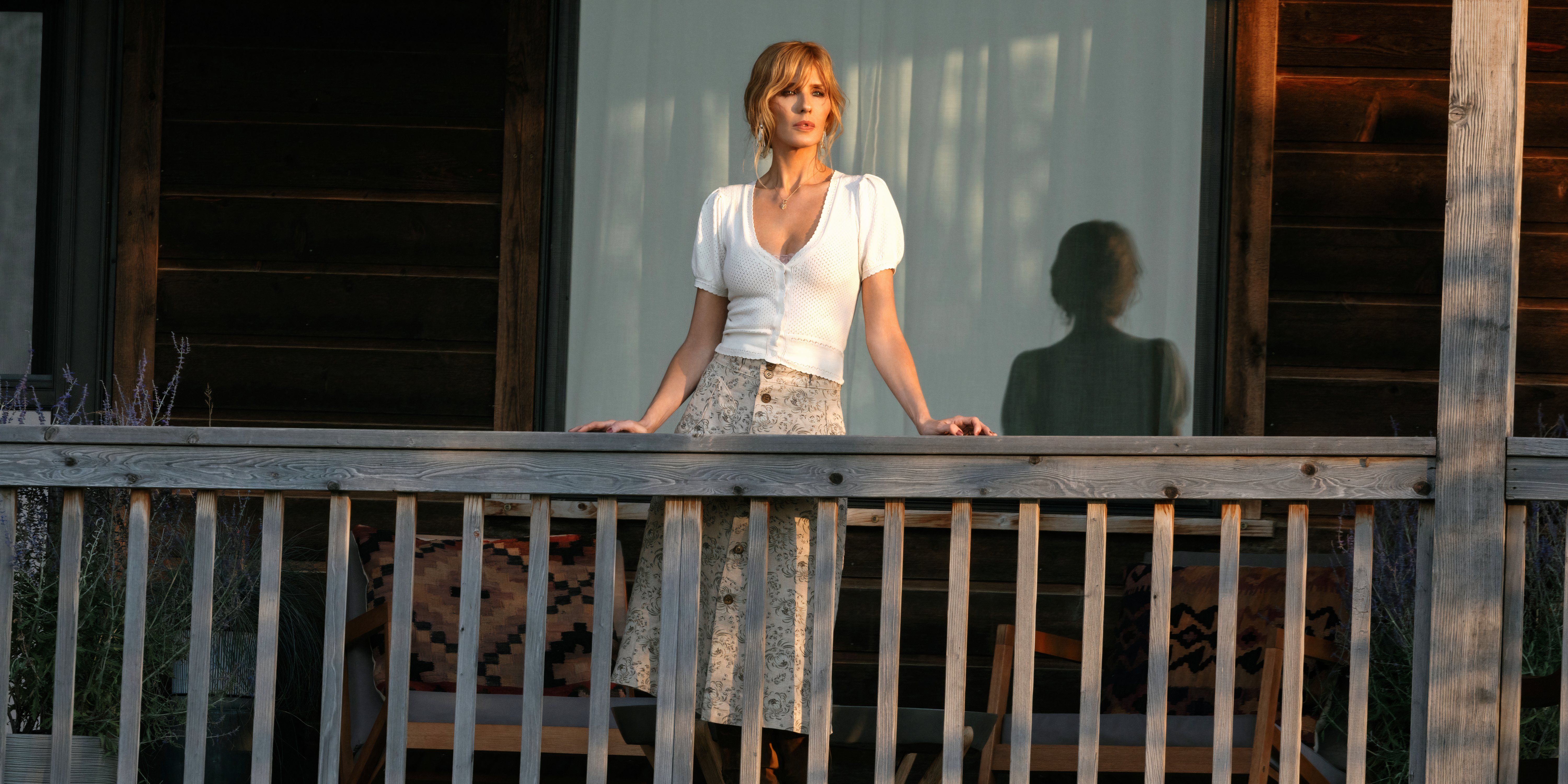 Kelly Reilly as Beth Dutton standing on the porch in Yellowstone season 5 episode 14