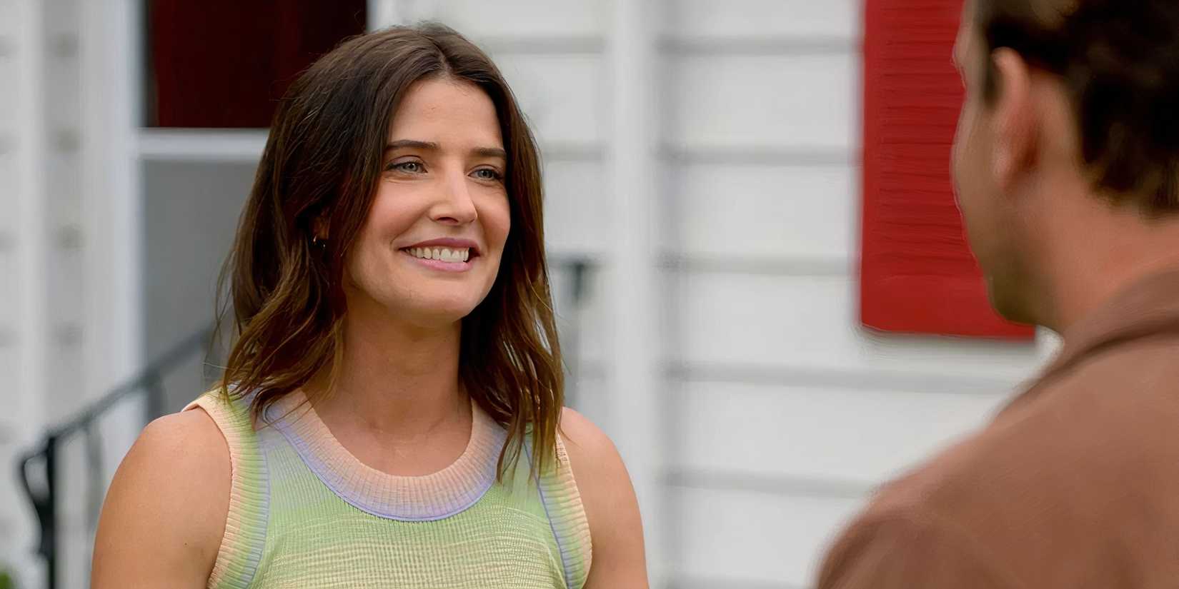 Cobie Smulders como Sofi em Shrinking