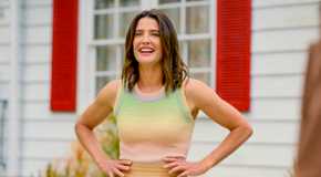 Sofi (Cobie Smulders), the friendly seller at the mini-cooper in Shrinking Season 2 Ep 10