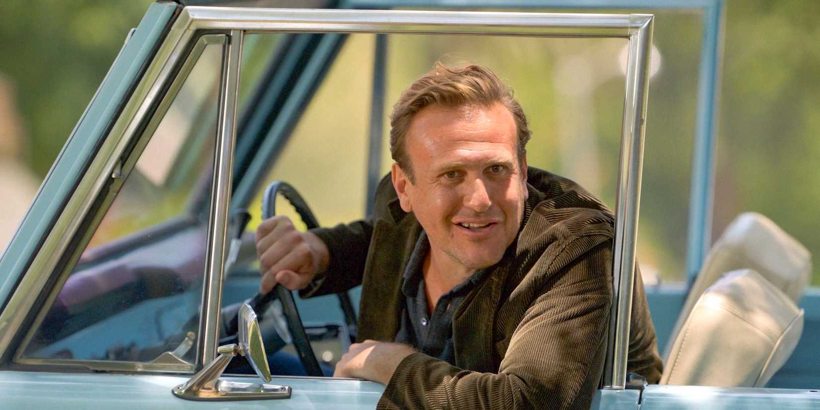 Jimmy (Jason Segel) discovers from his car that his patient has lied to him in Shrinking Season 2 Ep 11