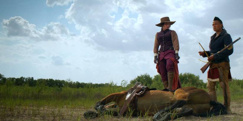 Die Engländer zeigen in „Die Engländer“ immer noch Cornelia und Eli über einem toten Pferd
