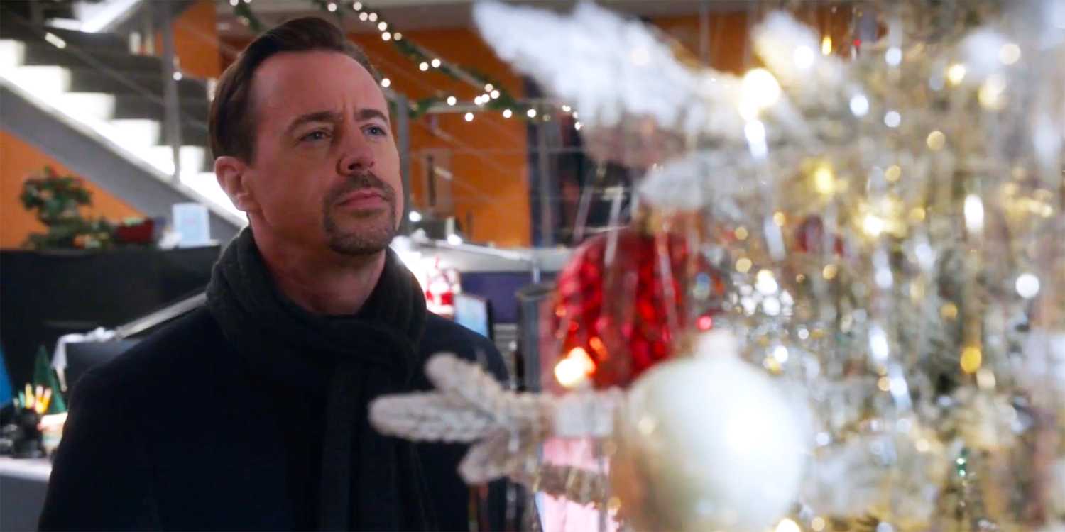 Timothy McGee looks on at the Christmas Tree in NCIS