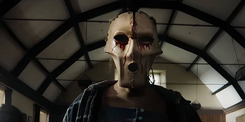 A figure wearing a creepy mask in 28 Years Later
