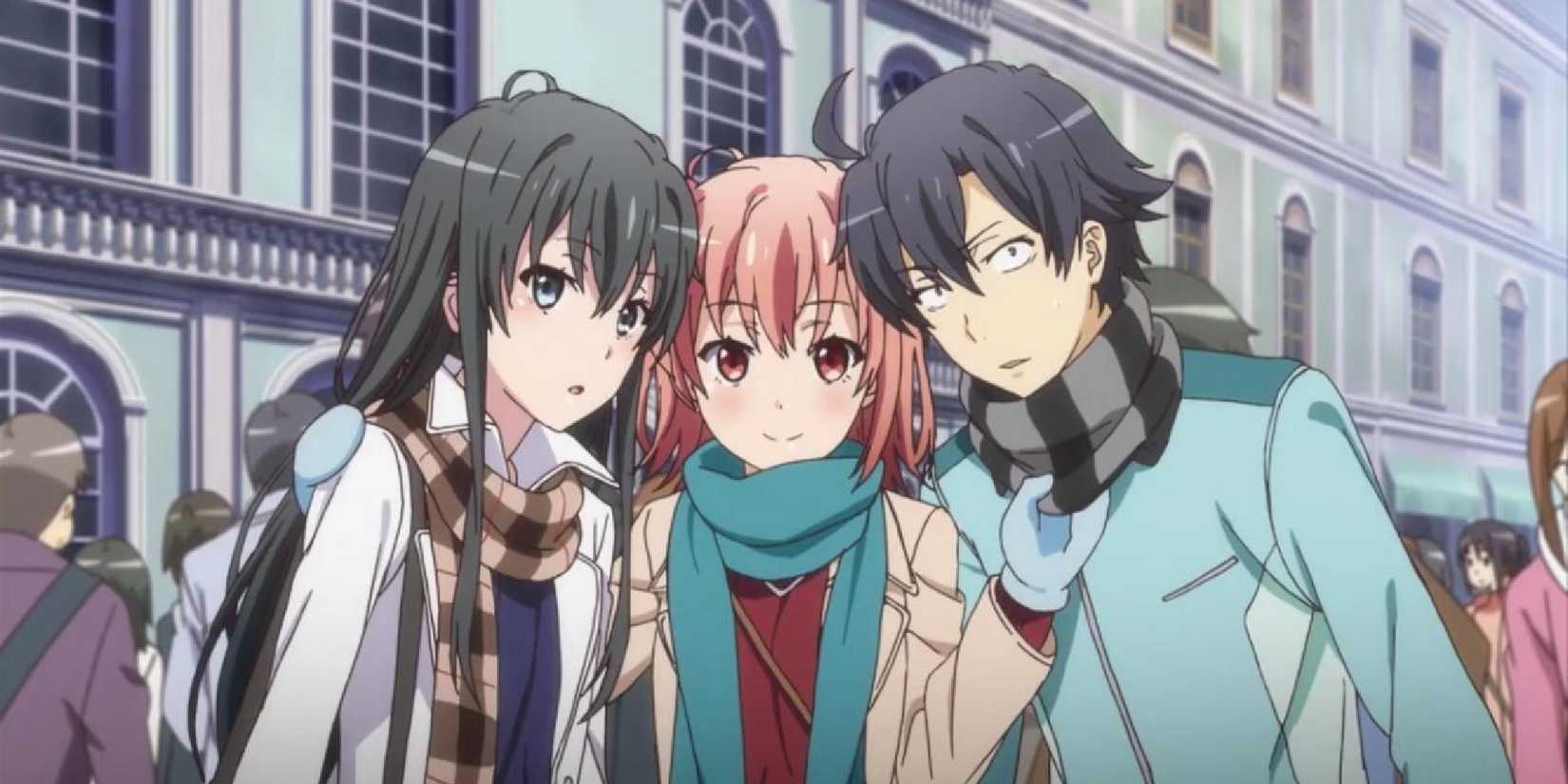 Yukinoshita, Yuigahama and Hikigaya posing for a group picture