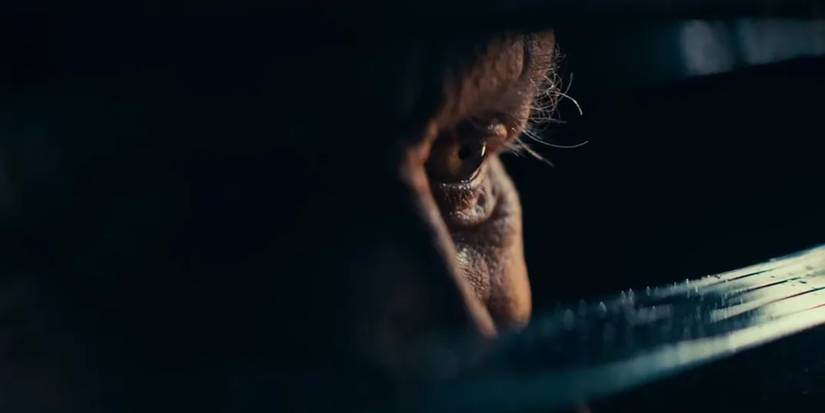 Экстремальный крупный план Энтони Хопкинса в фильме "Locked"