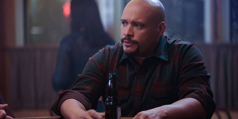 Cruz from Chicago Fire sitting in Mollys with a beer.