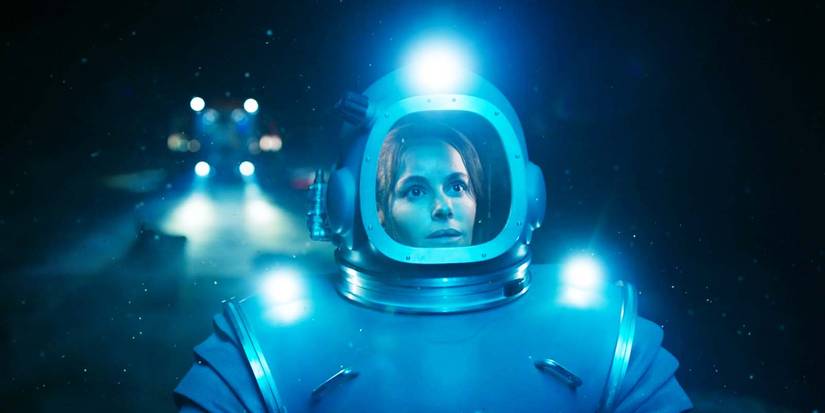 Emily Hampshire como Rose em The Rig