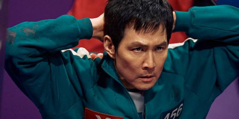 Джи-хун с руками за головой в *Squid Game* сезон 2