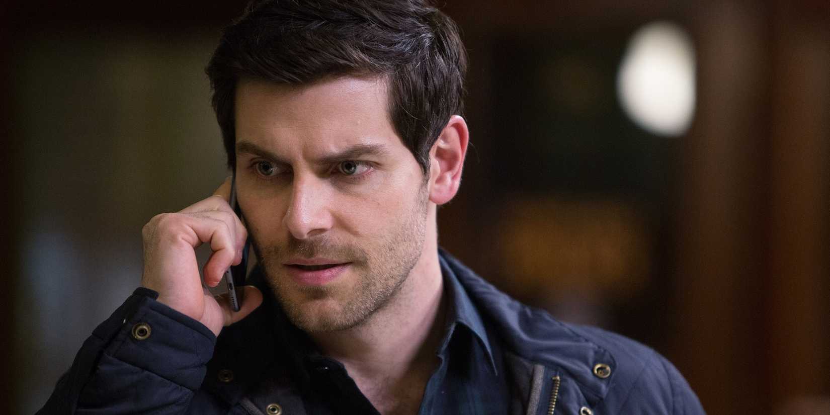Nick (David Giuntoli) on the phone in Grimm