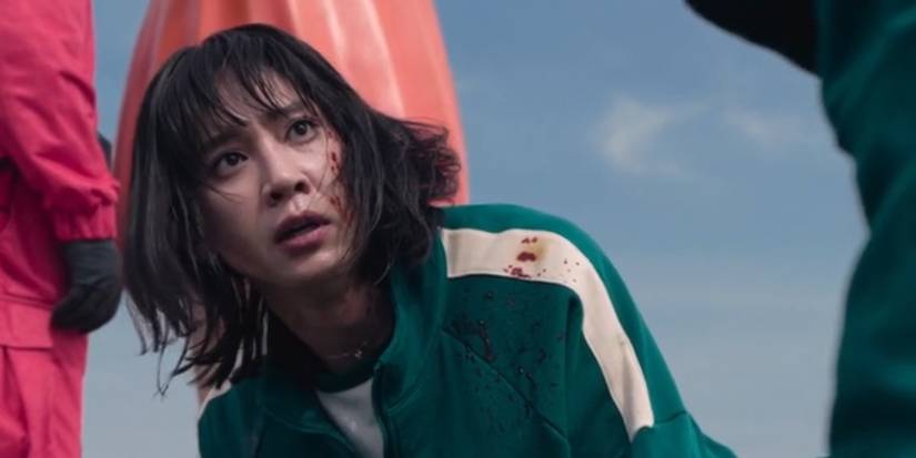 Хён-джу (Пак Сонг-хун) с кровью после "Красный свет, зеленый свет"