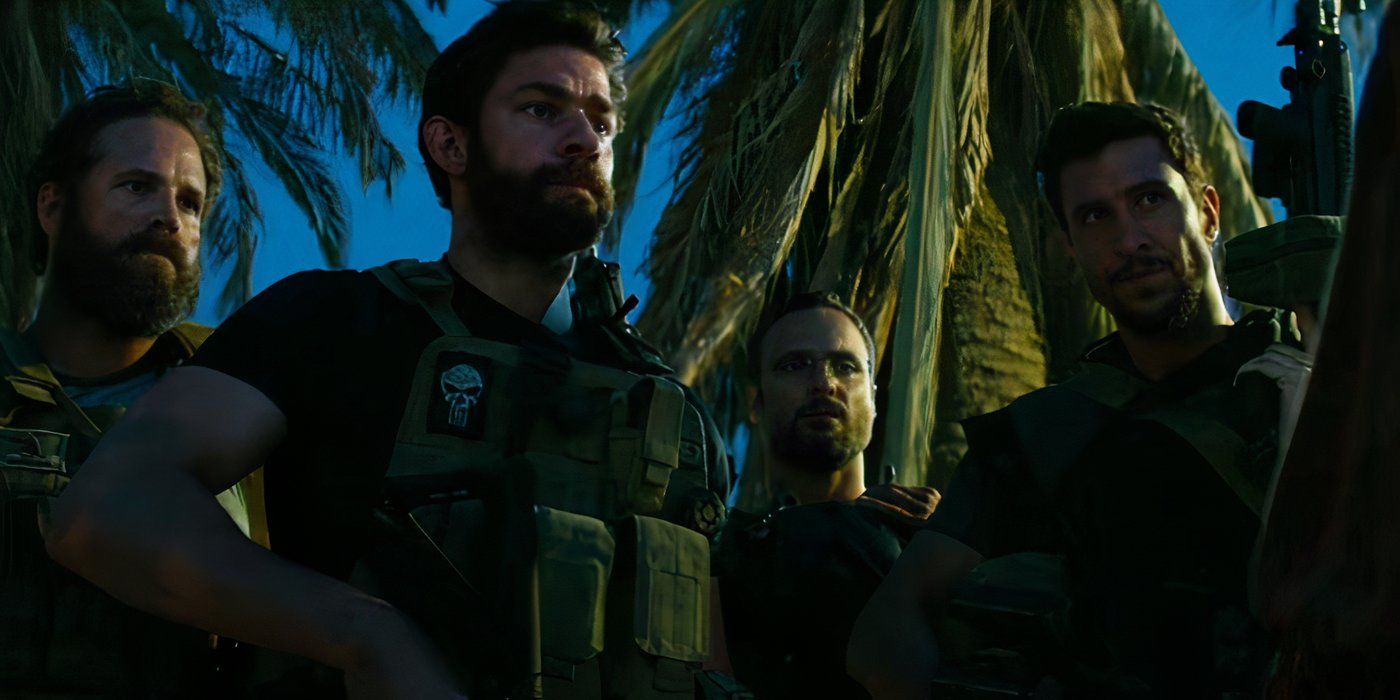 John Krasinski as Jack Silva with his team in 13 Hours