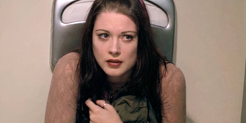 Kit Holburn (Alexandra Breckenrdige) clutching her back nervously in a bathroom in Buffy the Vampire Slayer
