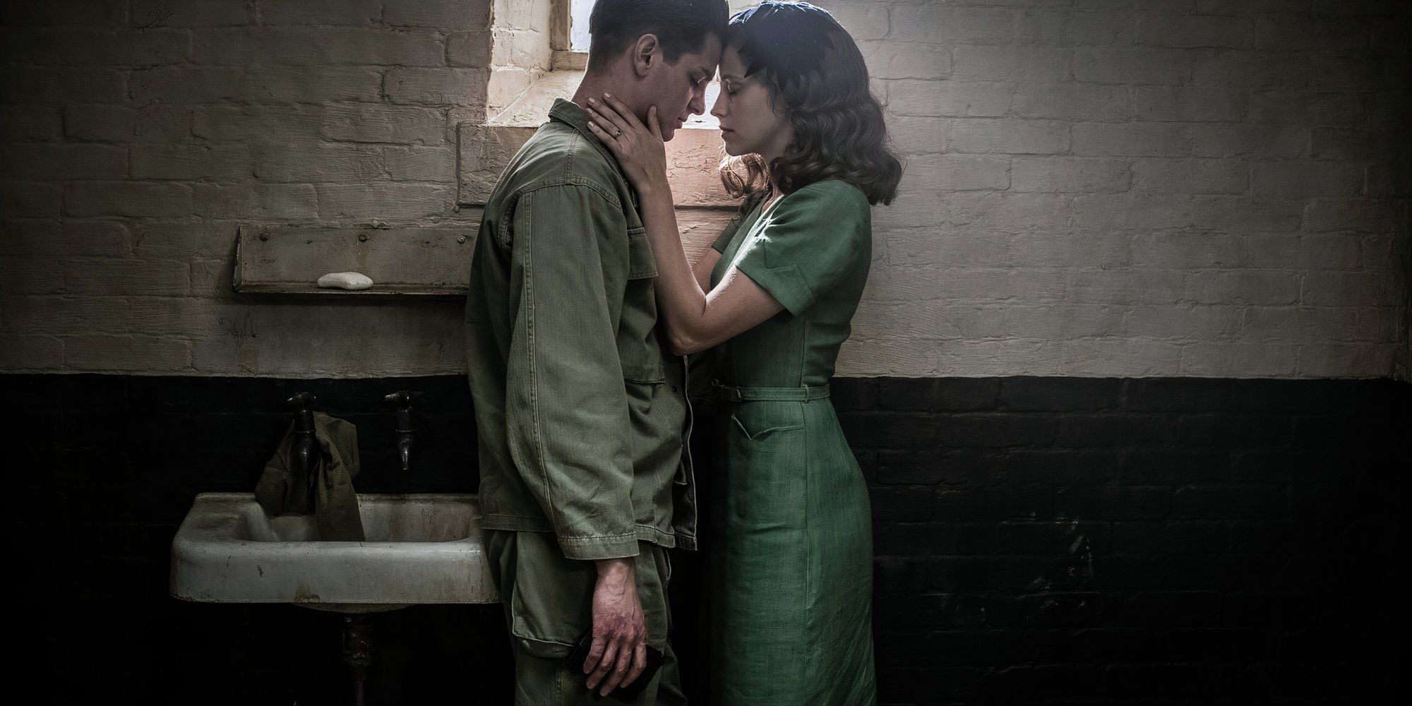 Andrew Garfield and Teresa Palmer in Hacksaw Ridge