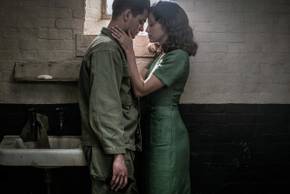 Andrew Garfield and Teresa Palmer in Hacksaw Ridge