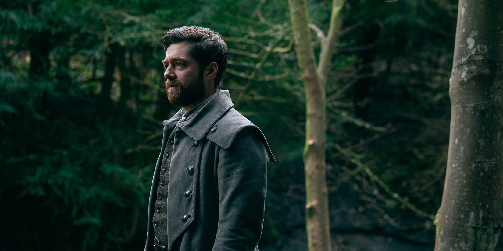 Richard Rankin como Roger MacKenzie em Outlander