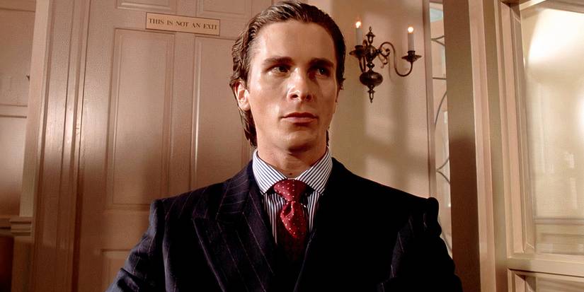 Patrick Bateman olhando nervoso em Psicopata Americano