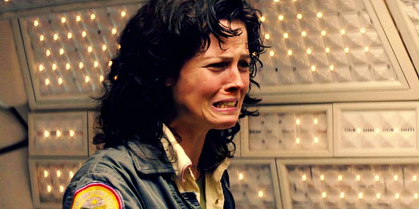 Ripley (Sigourney Weaver) chateada na nave espacial em Alien 1979