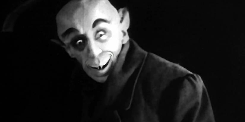 Imagem de Nosferatu (1922) com um sorriso sinistro