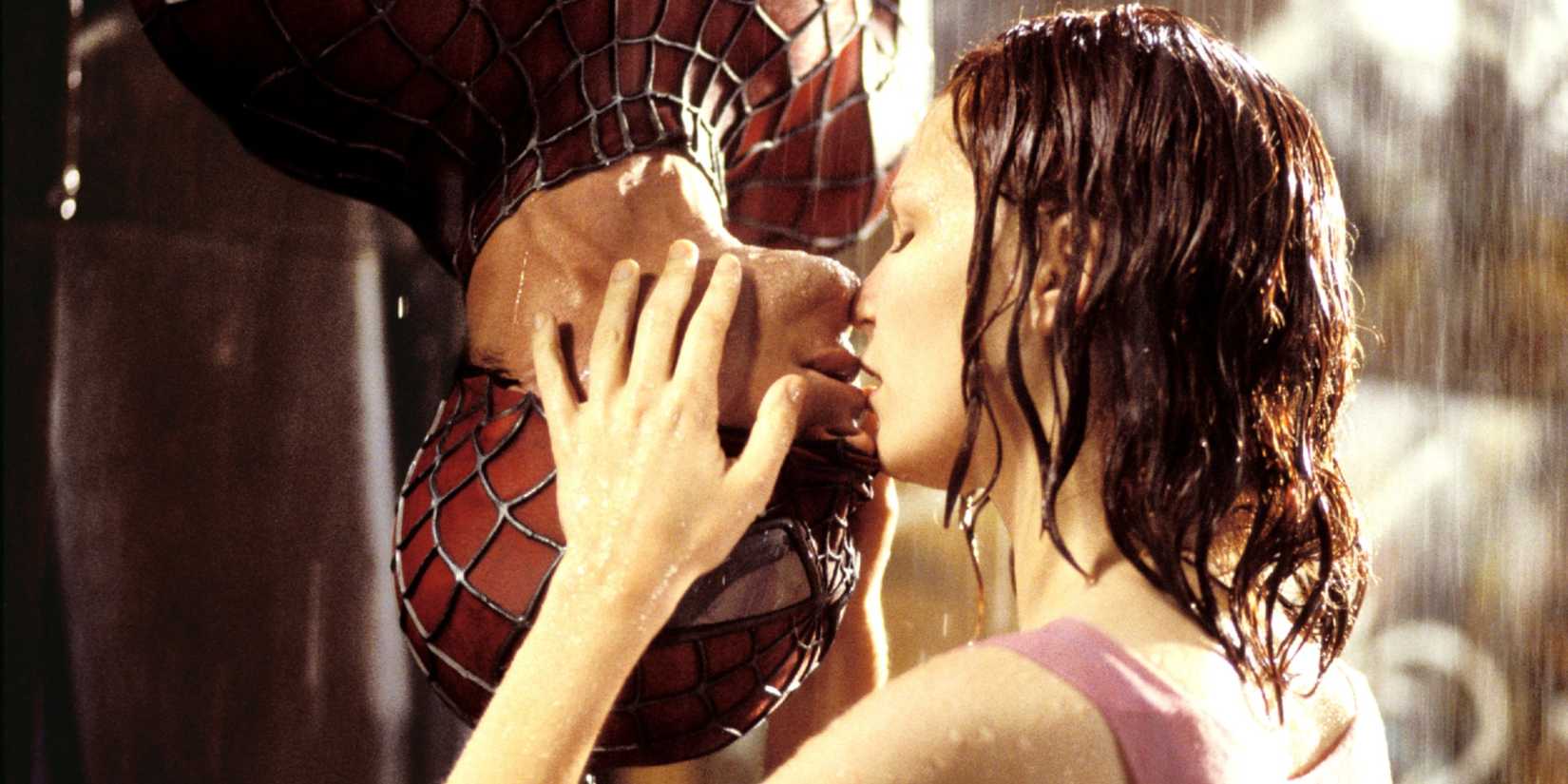 Tobey Maguire and Kirsten Dunst's Upside Down Kiss in Spider-Man (2002)