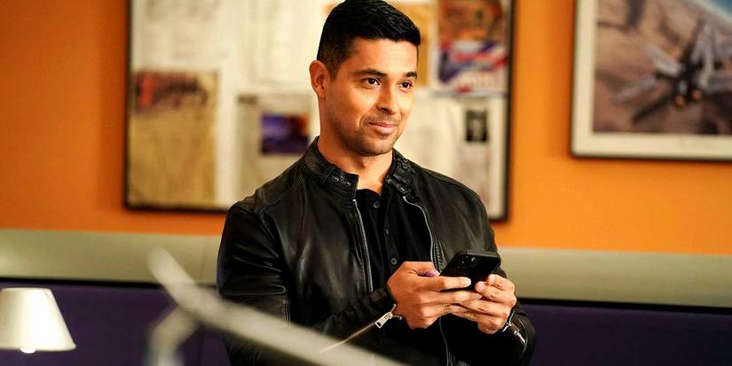 Torres (Wilmer Valderrama) is texting on the phone in NCIS season 22