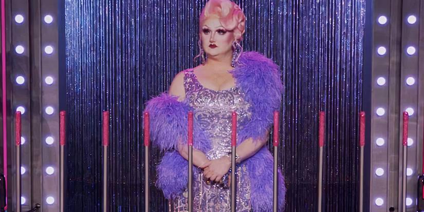 Хормона Лиза стоит перед рычагами в баке для прыжков в RuPaul's Drag Race, сезон 17.